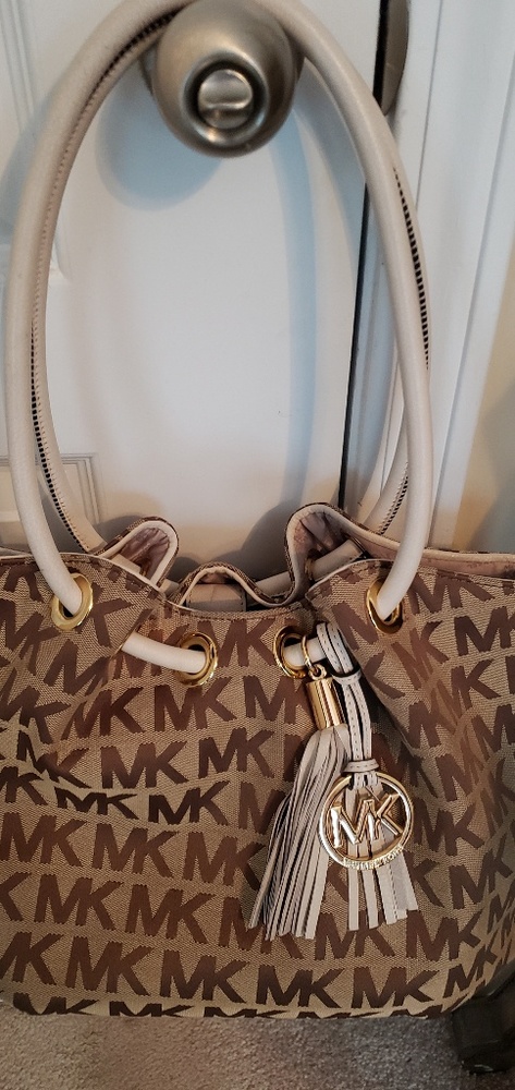 Authentic Michael Kors Leather Shoulder Bag